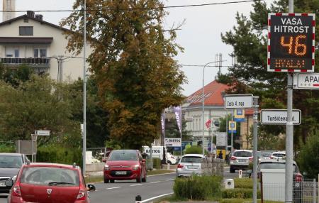 PRIKAZOVALNIK HITROSTI CERKNICA  03 FOTO LJUBO VUKELIČ
